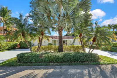 324 Blossom Lane, Palm Beach Shores – sold