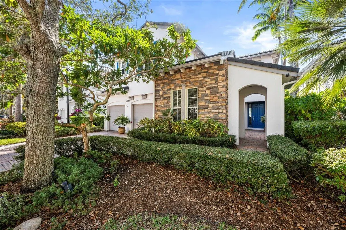 Separate Courtyard Guest Suite at 1437 Barlow Court, Palm Beach Gardens