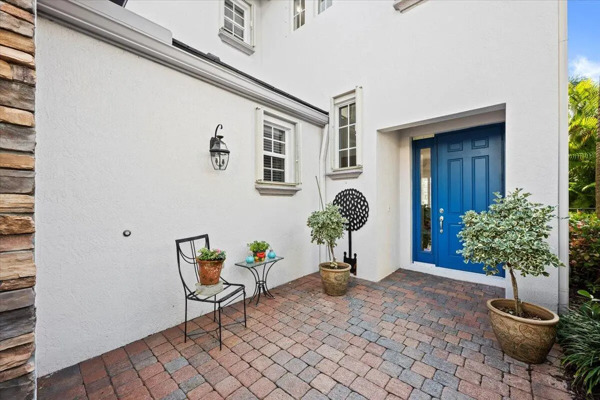 Courtyard Entryway at 1437 Barlow Court, Palm Beach Gardens