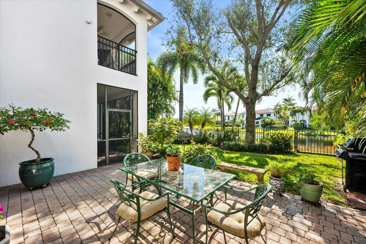 Gorgeous Lake Views at 1437 Barlow Court, Palm Beach Gardens