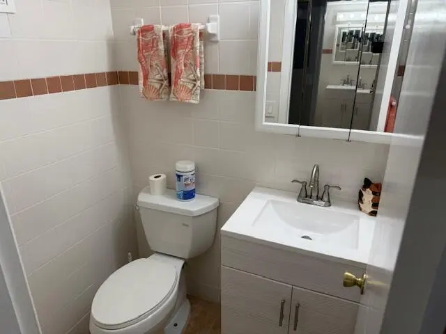 1/2 bath at 2009 Cambridge A, Deerfield Beach