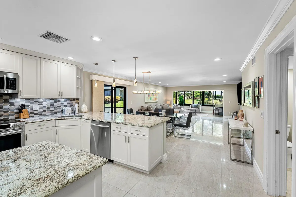Open-Concept Floor Plan at 18 Westgate Lane A, Boynton Beach