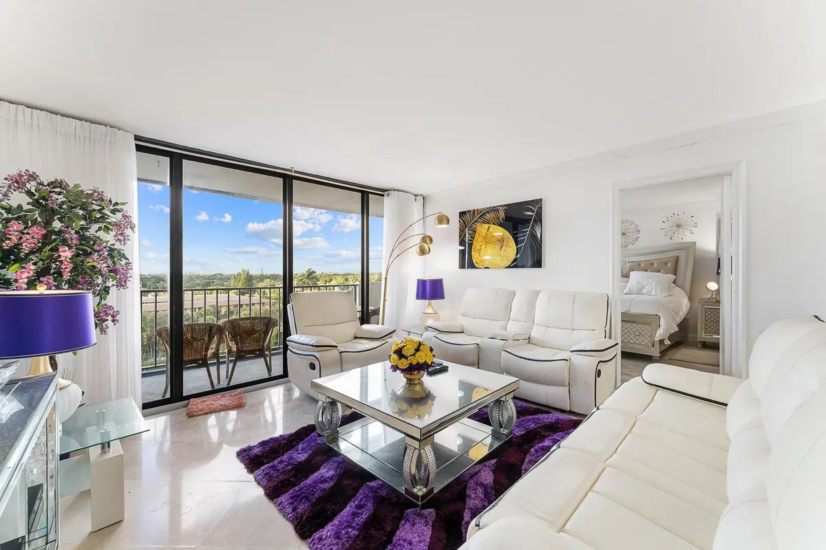 Living Room at 5600 N Flagler Drive 605, West Palm Beach