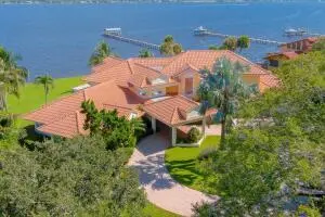 RX-11119320_1 at 901 SE Riverside Drive, Stuart