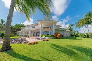 RX-11119320_3 at 901 SE Riverside Drive, Stuart