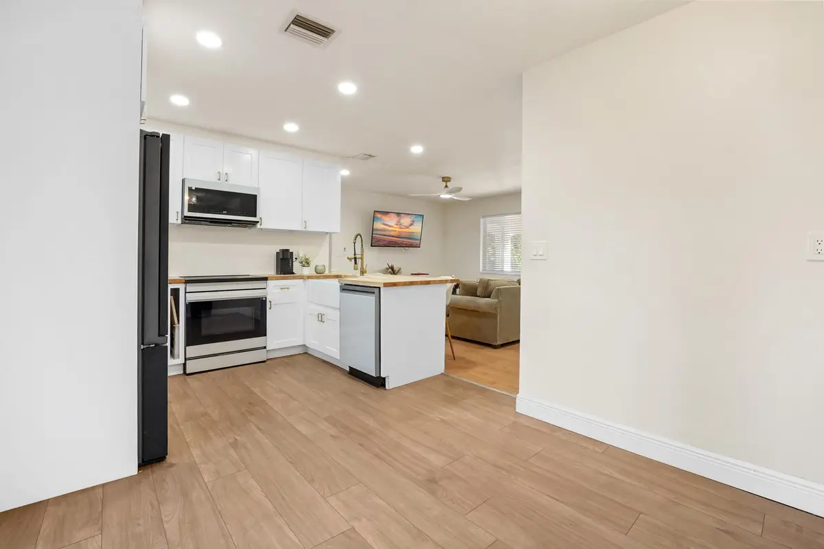 16 Kitchen 01 at 1401 NE 14th Street, Fort Lauderdale