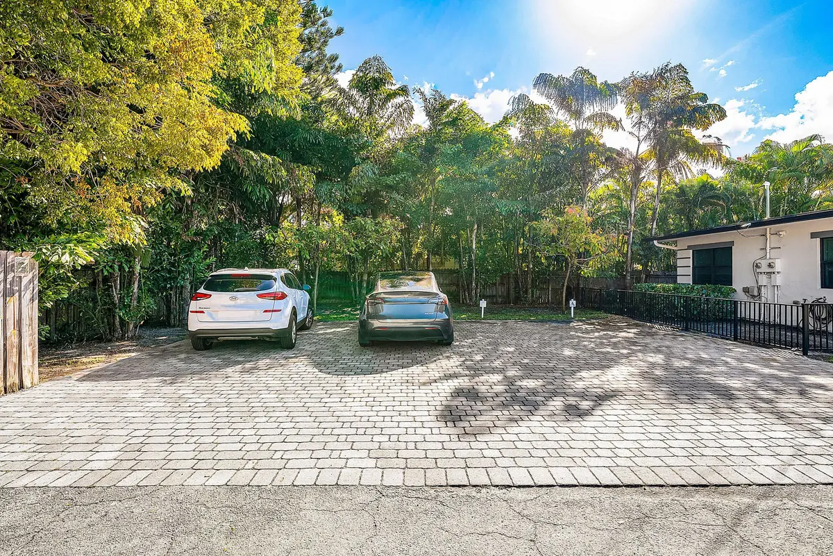 002-215NorthSwintonAvenue-DelrayBeach-FL at 215 N Swinton Avenue, Delray Beach