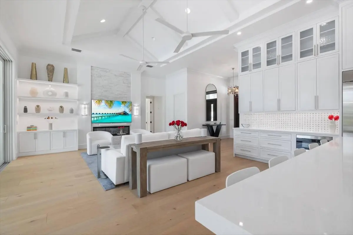 15337282-8 at 201 Shores Drive, Vero Beach