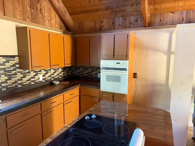 Kichen at 5604 Cassia Drive, Fort Pierce