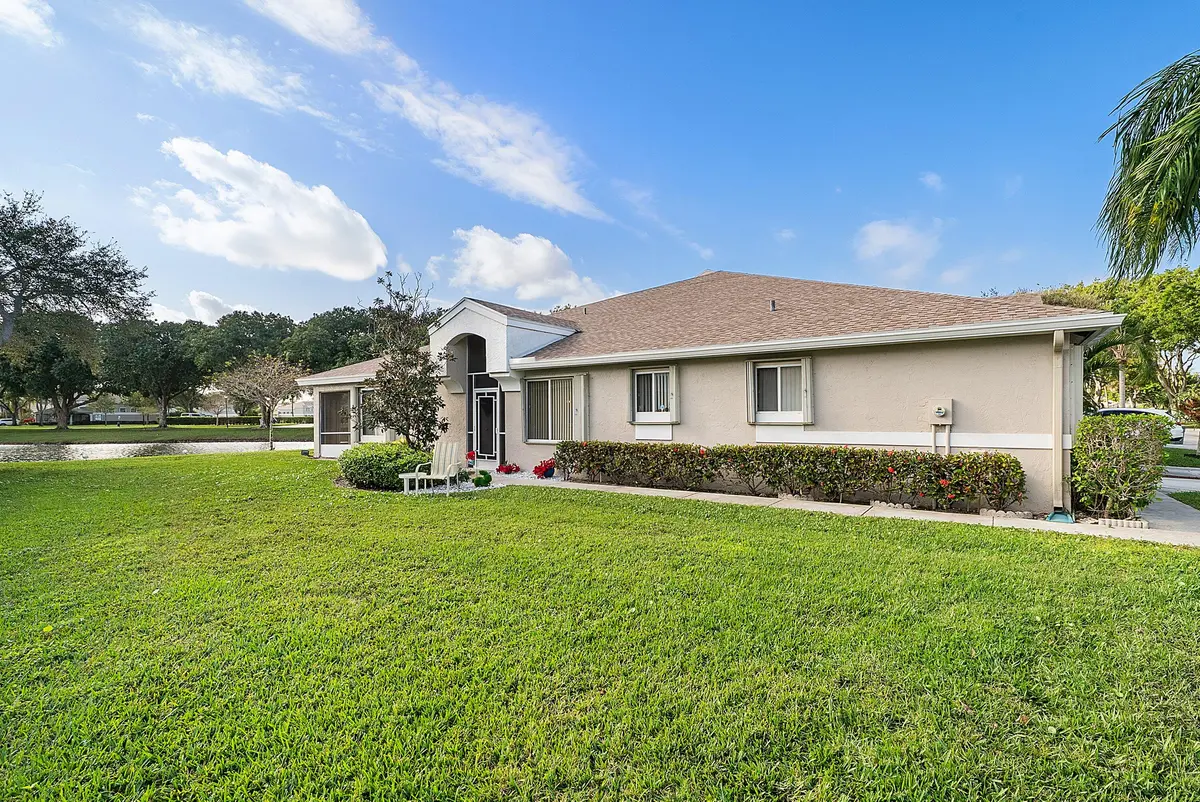 front at 9238 Vineland Court A, Boca Raton