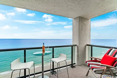 3115 S Ocean Boulevard 1104, Highland Beach – sold