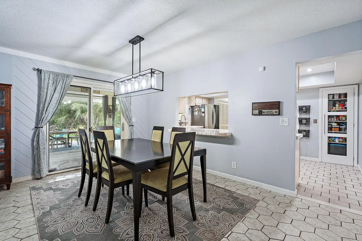 Dining at 17696 Winterhawk Trail, Jupiter