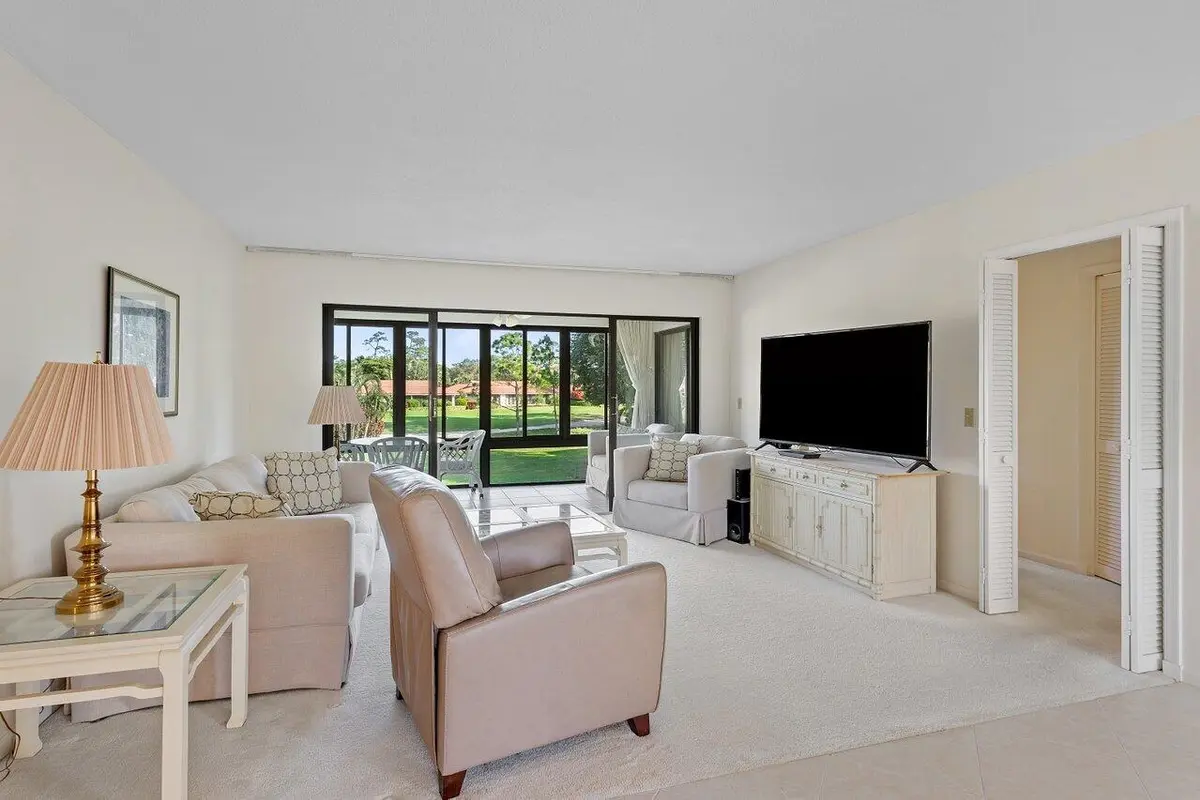 Interior living area at 4665 Kittiwake Court Kingfisher N, Boynton Beach