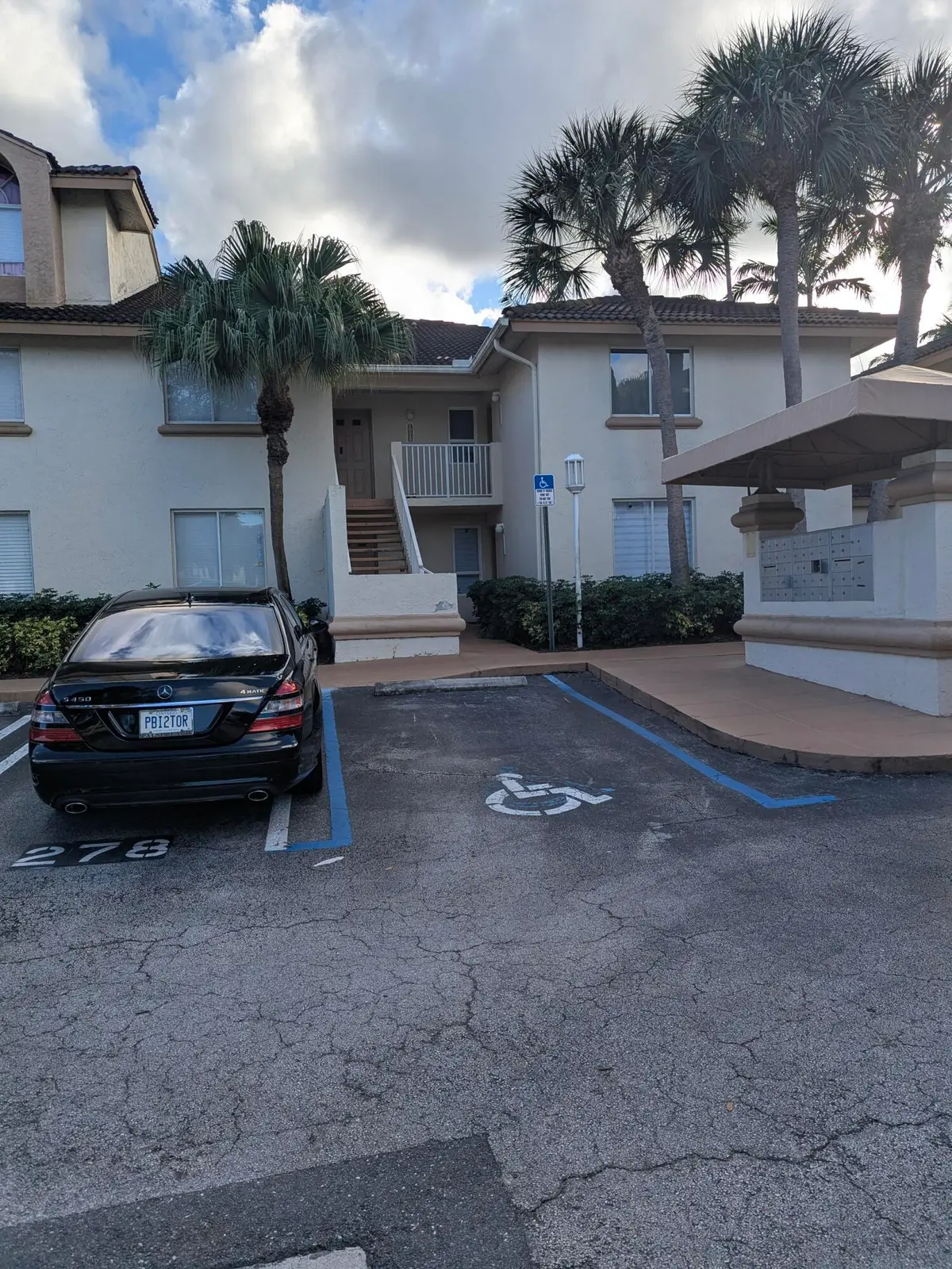 Building + Mailbox at 19117 Glenmoor Drive, West Palm Beach