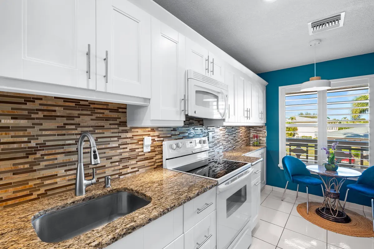 6-web-or-mls-A7403071 at 1540 NW 18th Avenue 203, Delray Beach