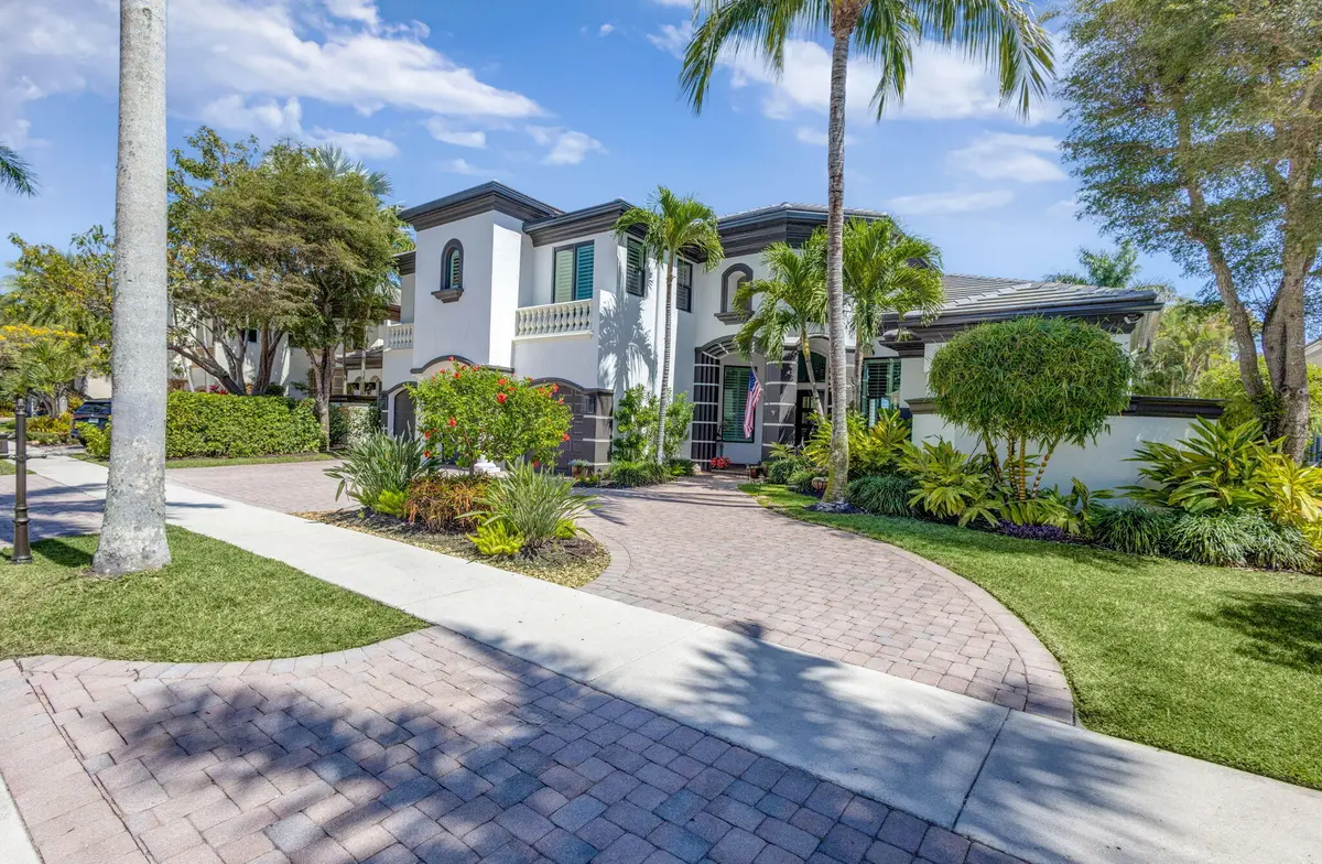 Front elevation at 118 Via Quantera, Palm Beach Gardens