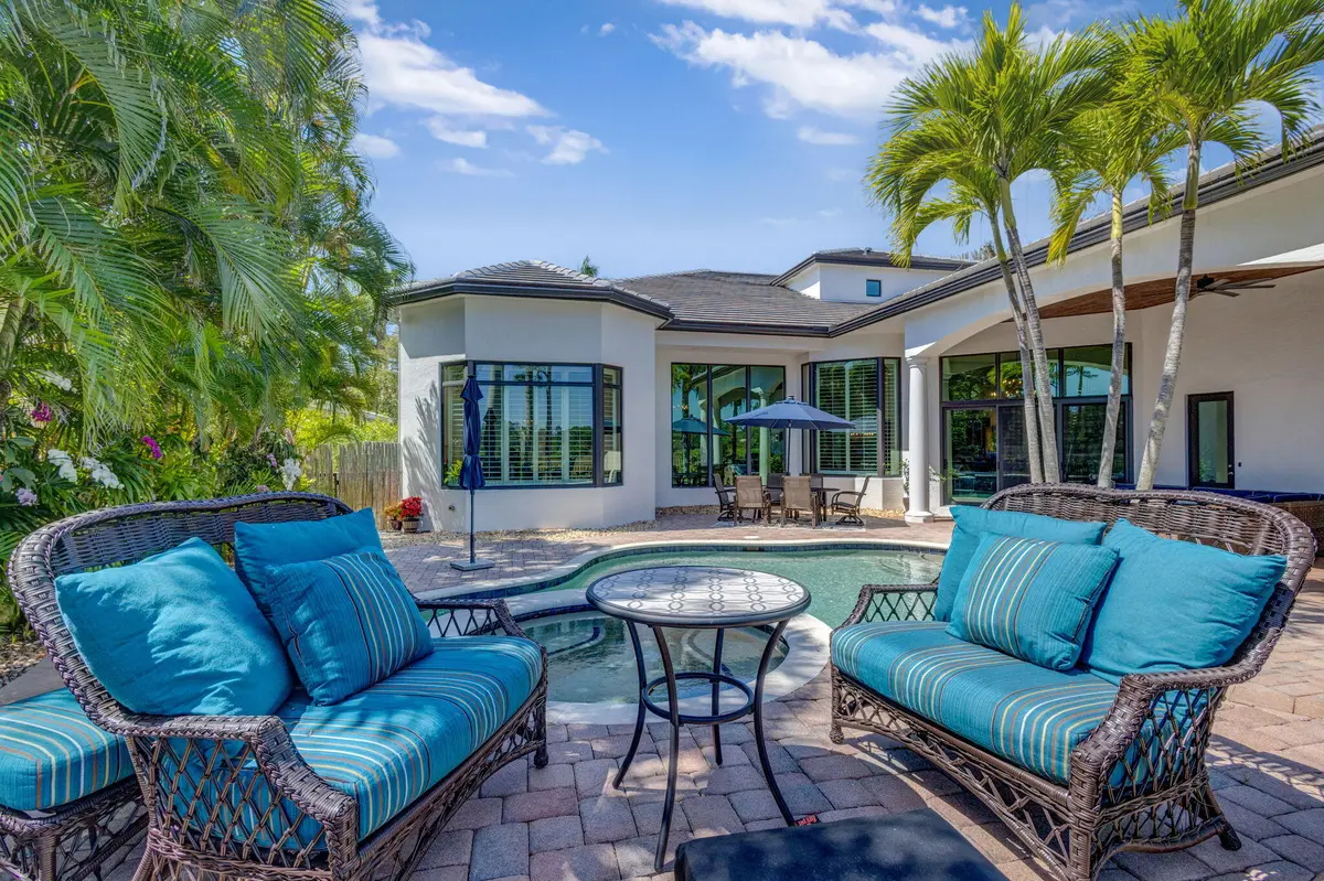 Tropical Paradise at 118 Via Quantera, Palm Beach Gardens