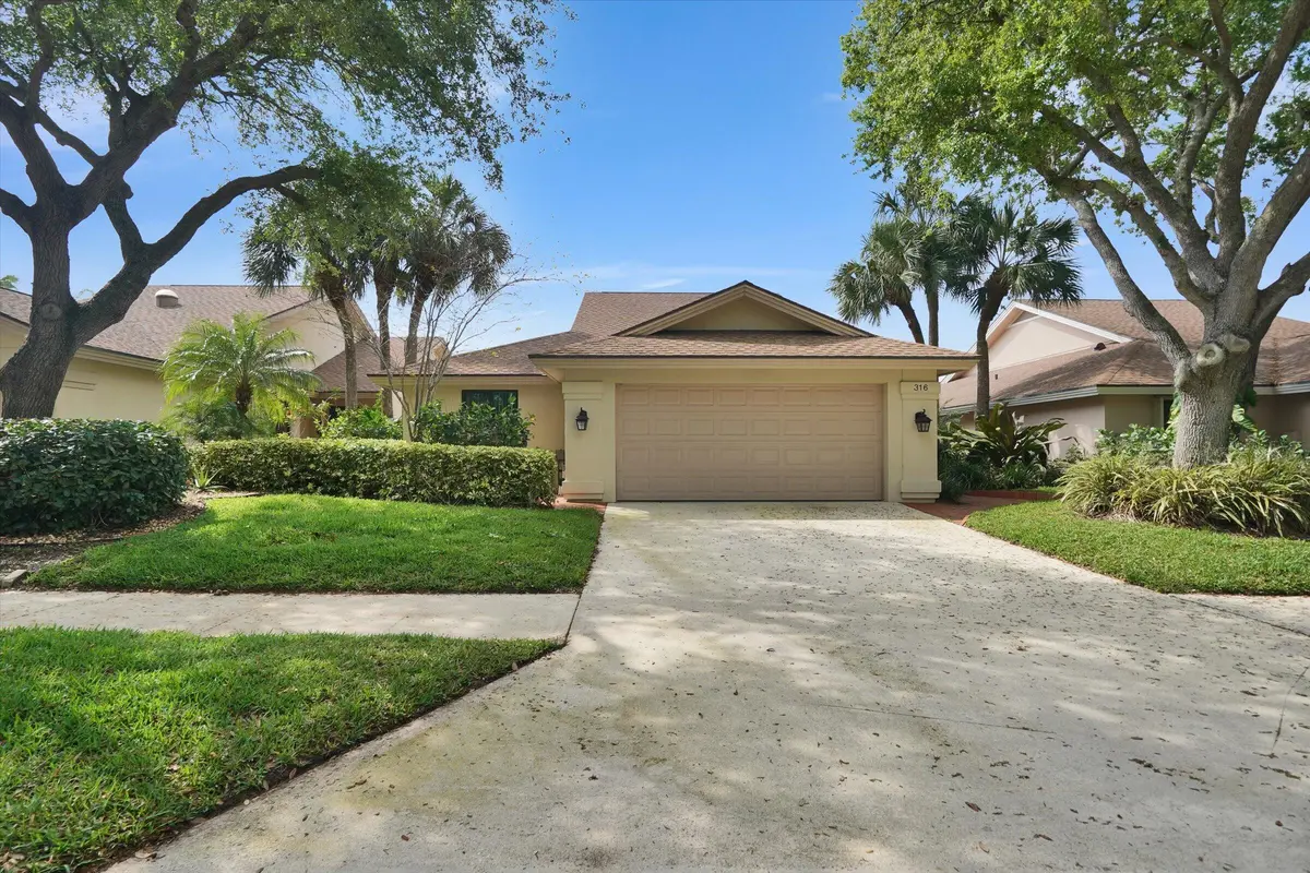 Welcome to the Bluffs! at 316 River Edge Road, Jupiter