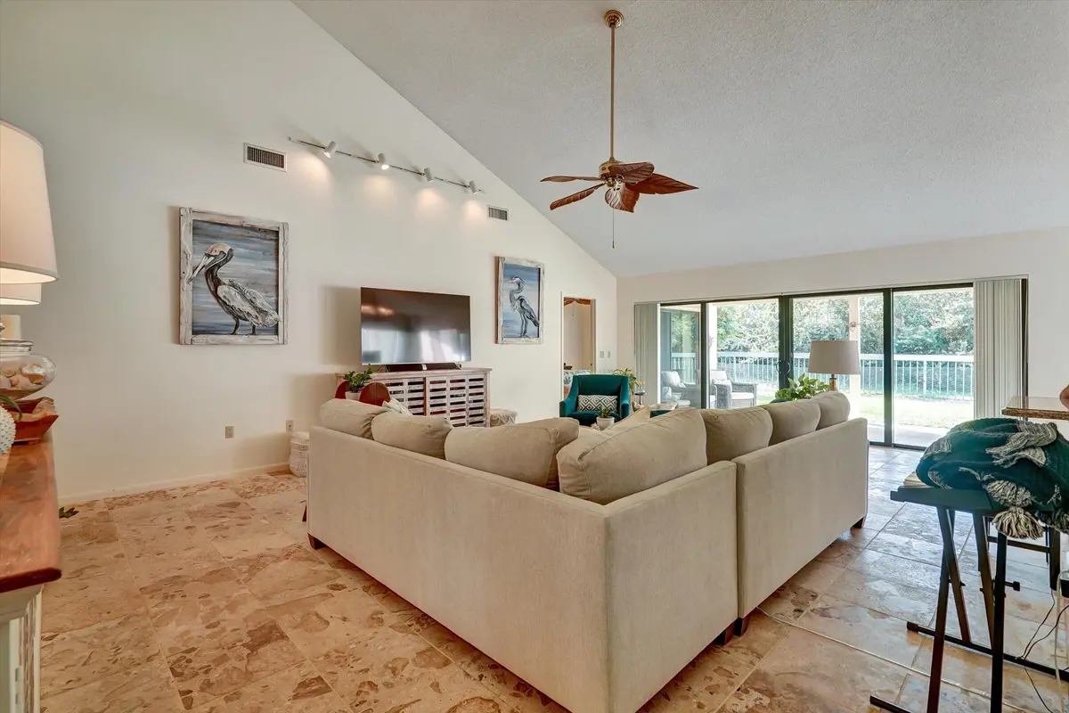 Vaulted Ceilings at 316 River Edge Road, Jupiter