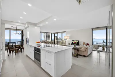 5540 N Ocean Drive 14b, Singer Island – Condominium for sale