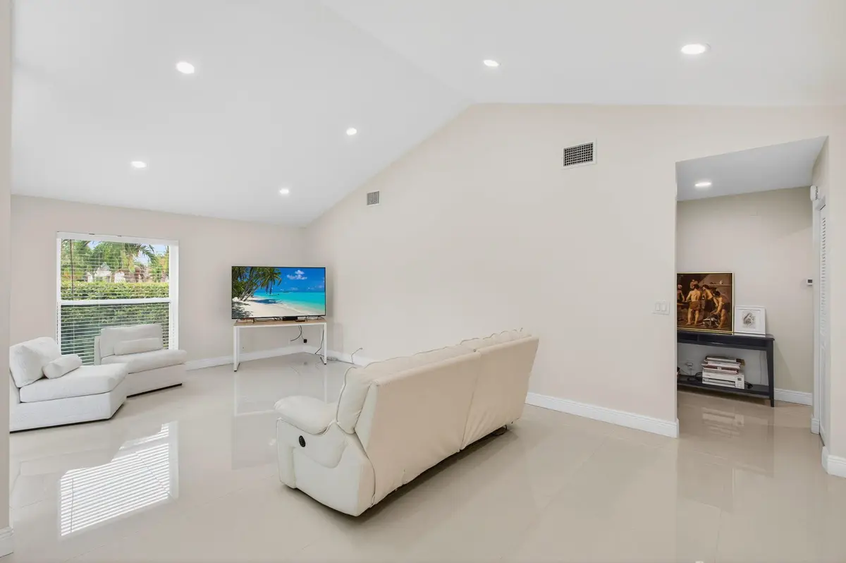 22-web-or-mls-DSC_7409 at 5735 Lakeview Mews Circle, Boynton Beach