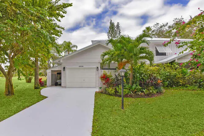 SE Cascades at 12698 SE Cascades Court, Hobe Sound