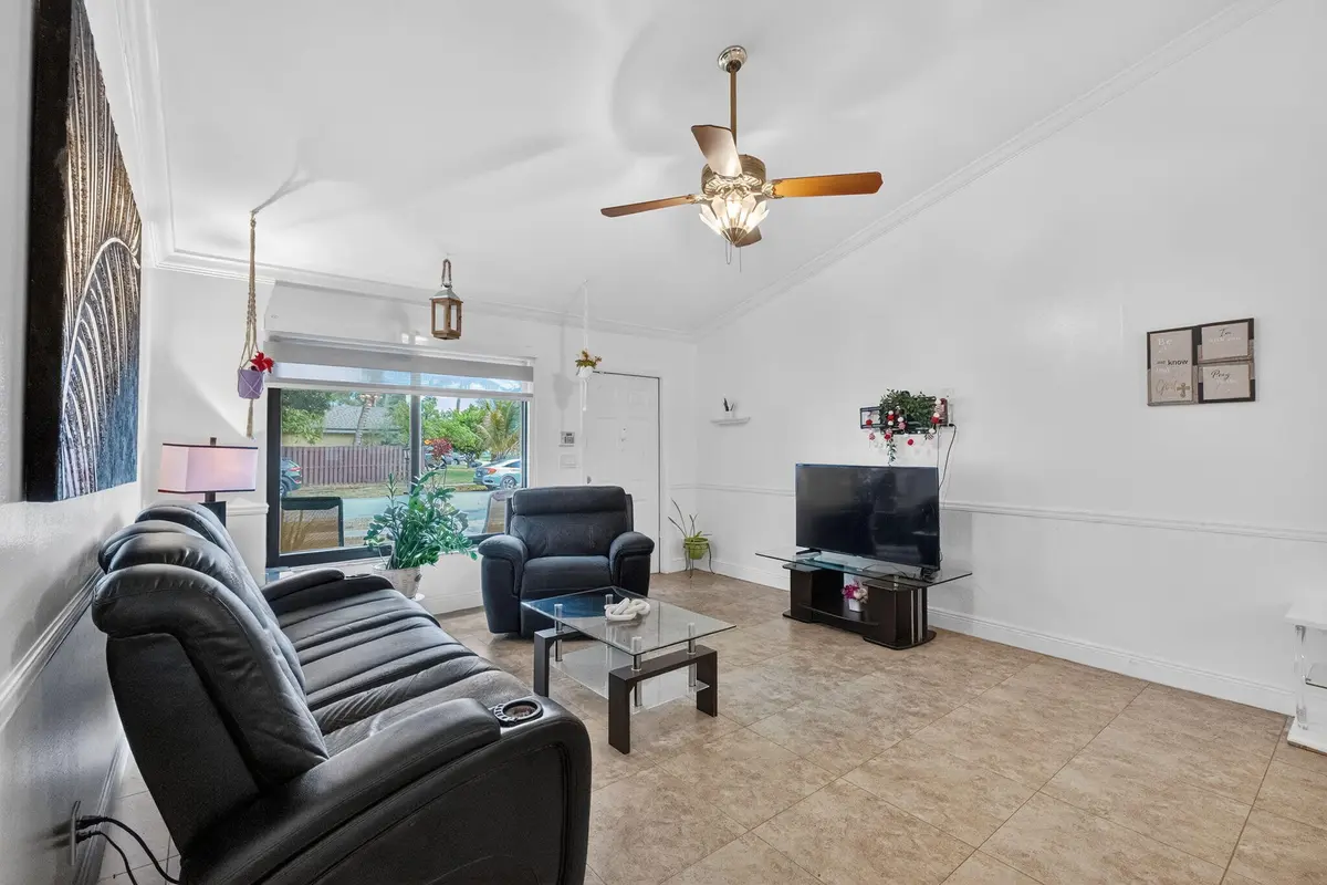 5-web-or-mls-8I8A9510 at 1236 SW 75th Avenue, North Lauderdale