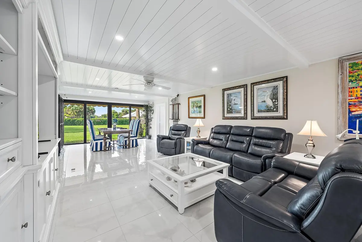 Interior living area at 3693 Quail Ridge Drive Bobwhite B, Boynton Beach