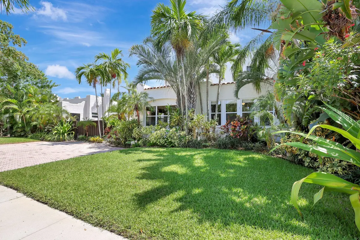 Front entrance and parking. at 516-520 34th Street, West Palm Beach