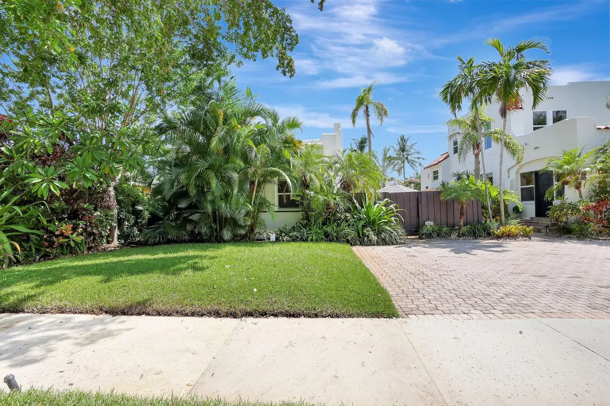 Front entrance and parking. at 516-520 34th Street, West Palm Beach