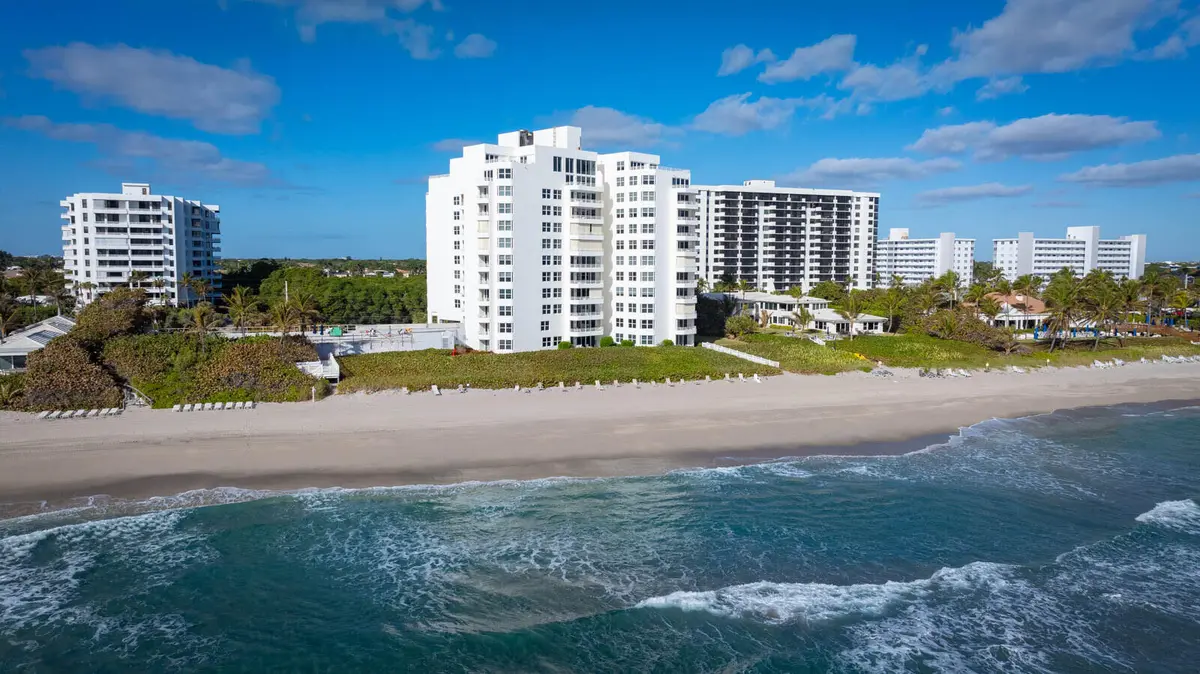 Front of the building at 3407 S Ocean Boulevard 8a, Highland Beach