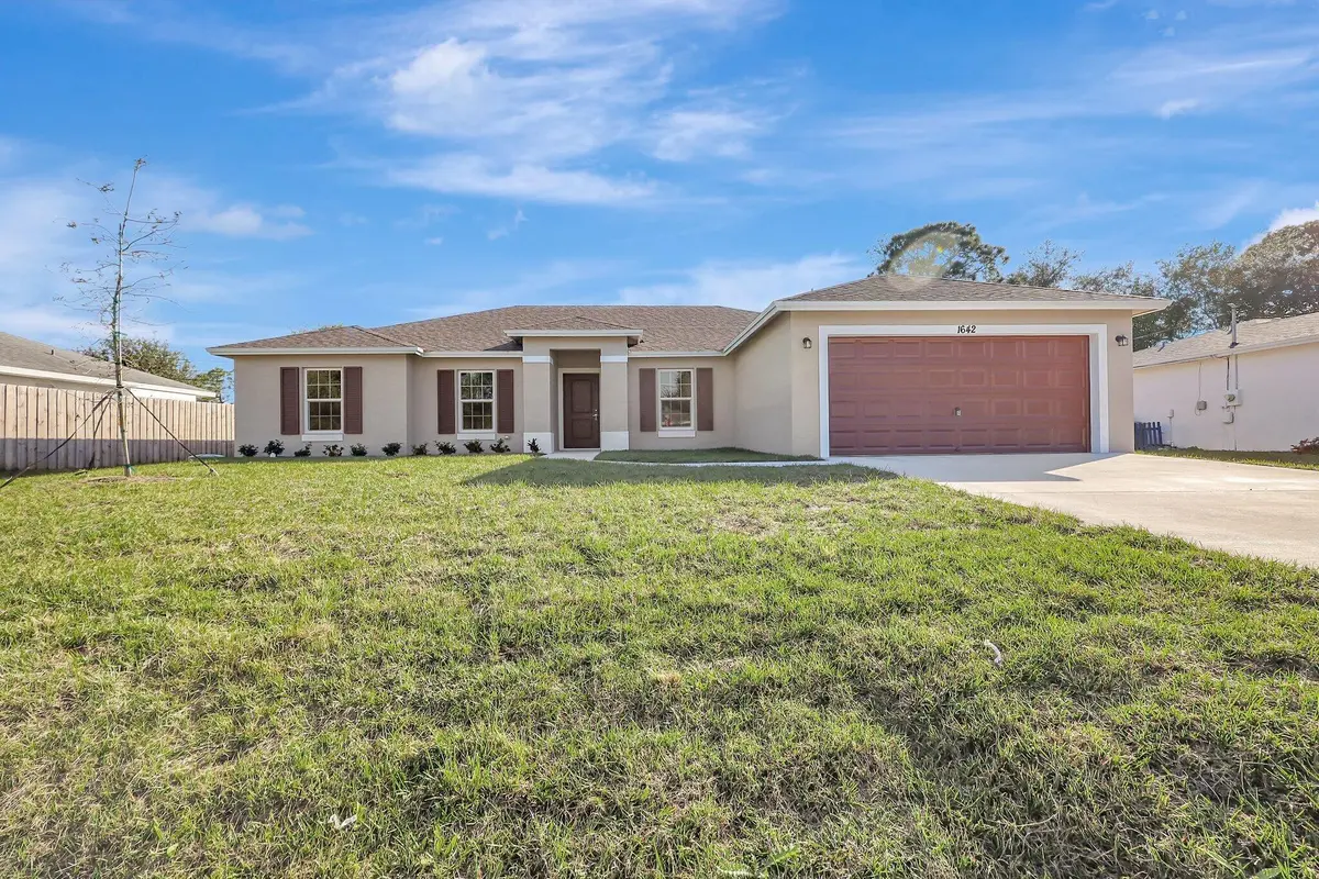1-web-or-mls-3J0A7168 at 5832 NW Coosa Drive, Port St. Lucie