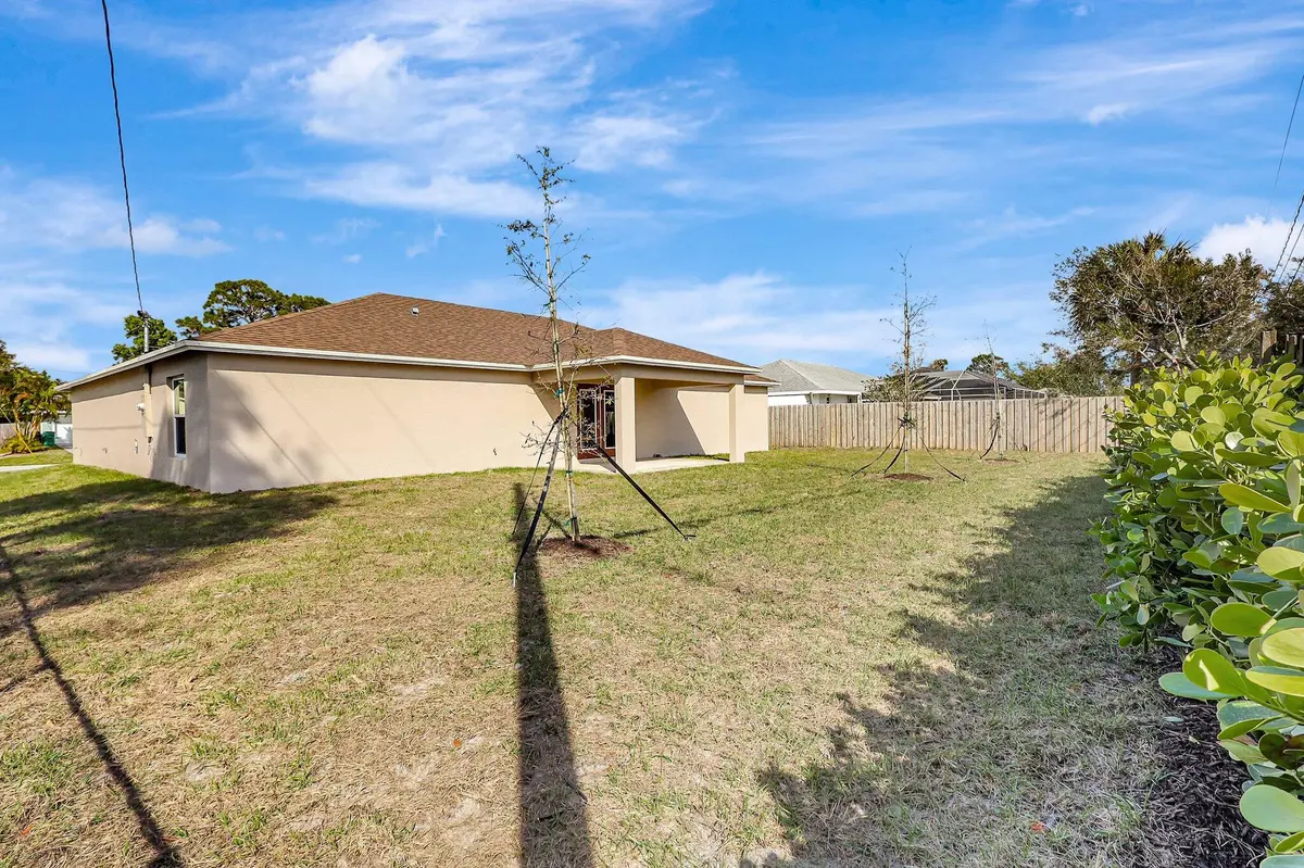3-web-or-mls-3J0A6908 at 5832 NW Coosa Drive, Port St. Lucie