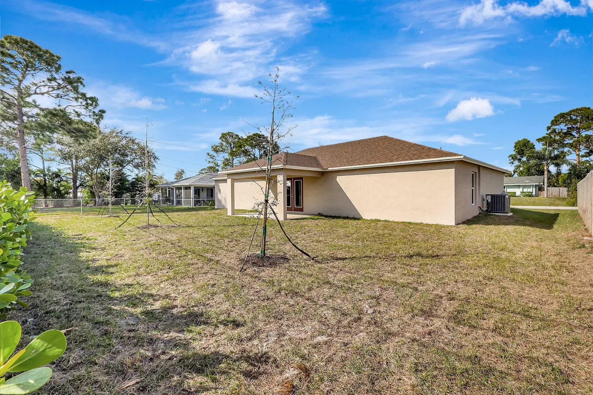 5-web-or-mls-3J0A6923 at 5832 NW Coosa Drive, Port St. Lucie