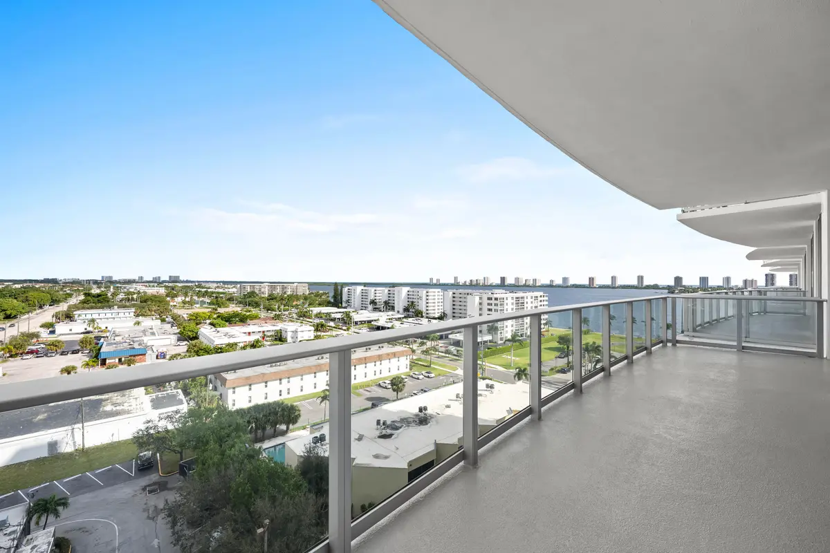 LUX_7674 at 220 Lake Shore Drive 917, Lake Park
