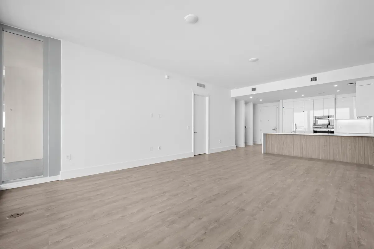 LUX_7669 at 220 Lake Shore Drive 917, Lake Park