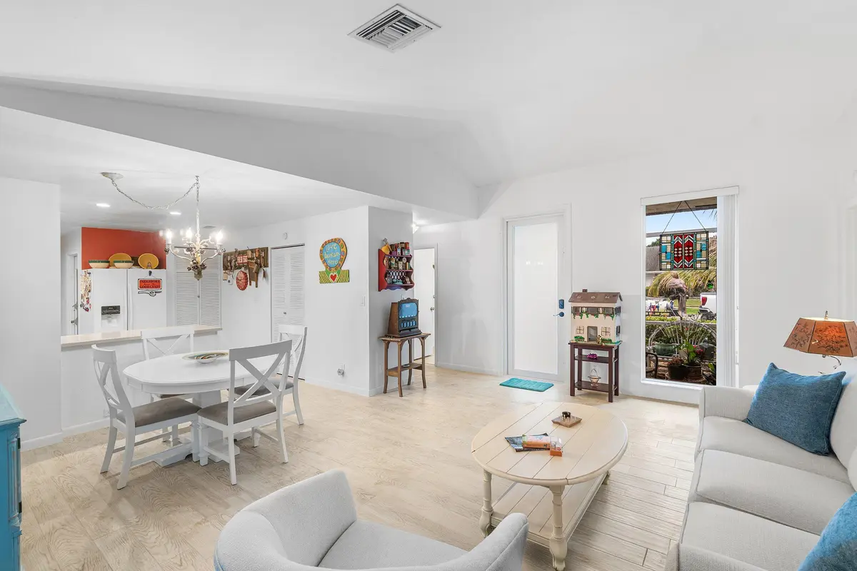 Vaulted Ceilings at 6371 Hitchin Post Way, Delray Beach