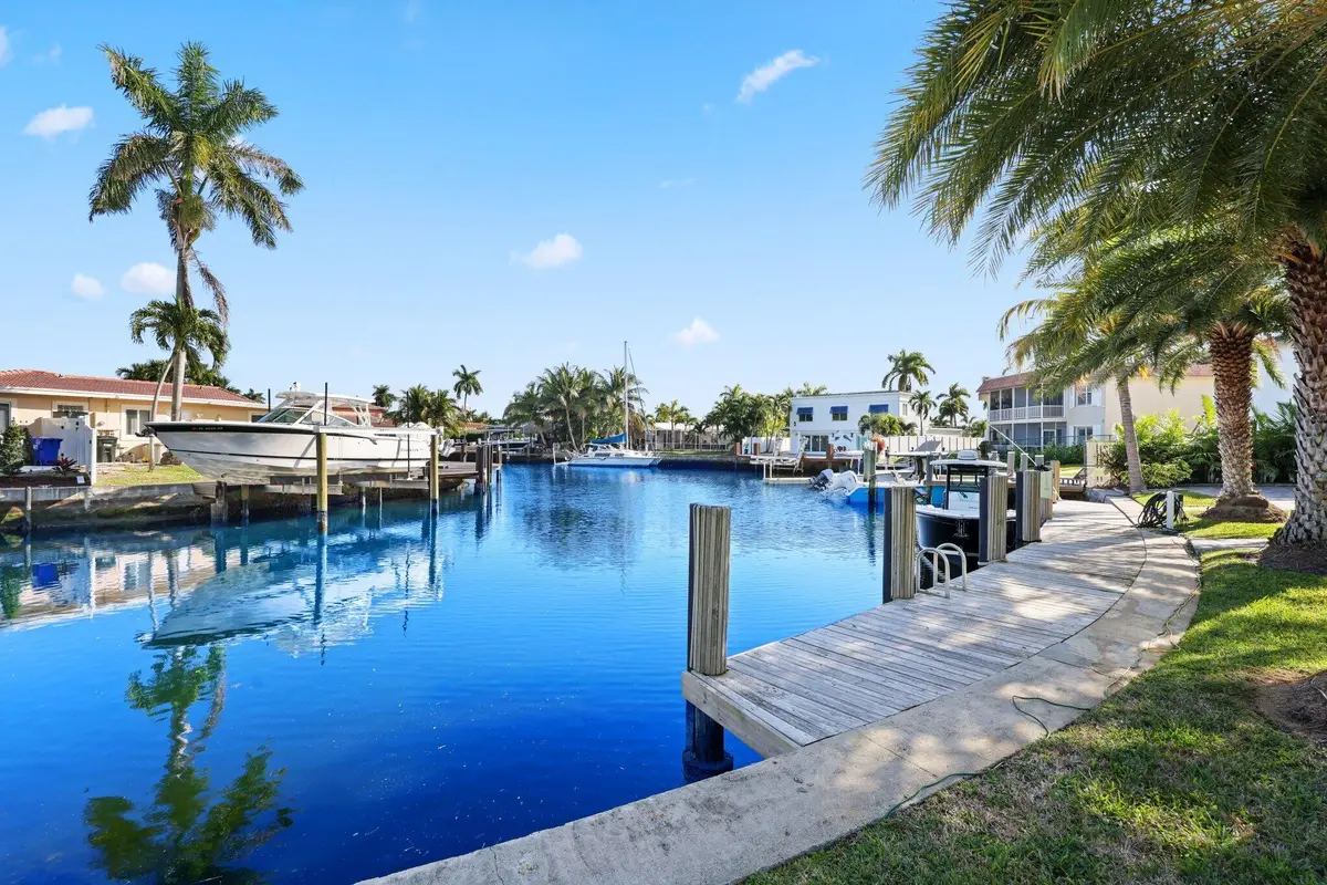 833 Southeast 22nd Ave - 60.jpg-SMALL at 830 SE 22nd Avenue, Pompano Beach