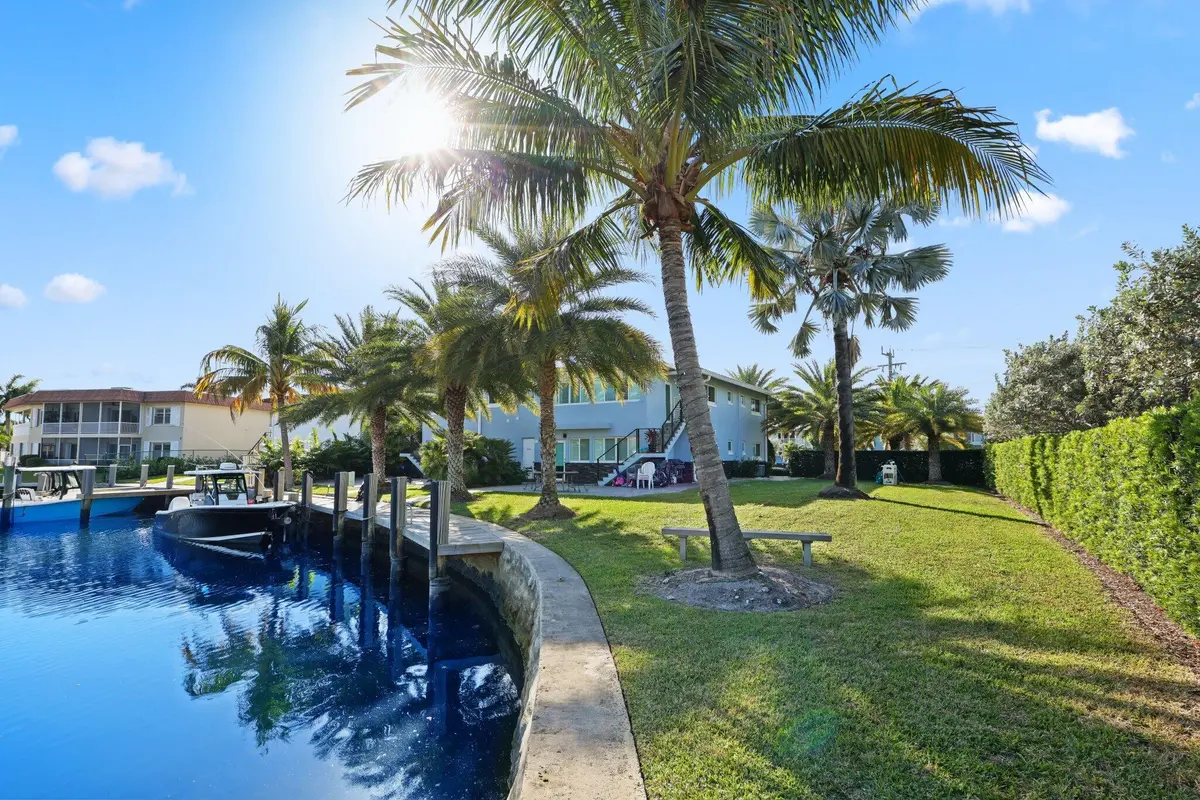 833 Southeast 22nd Ave - 61.jpg-SMALL at 830 SE 22nd Avenue, Pompano Beach