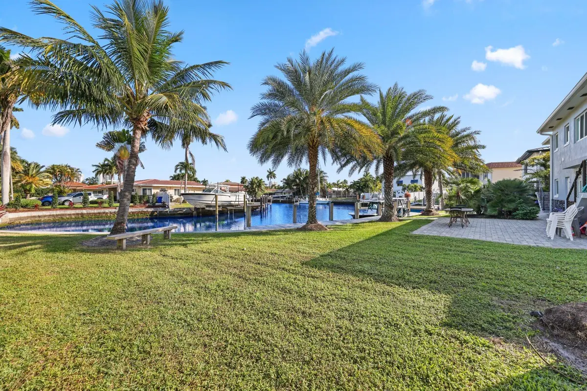 833 Southeast 22nd Ave - 64.jpg-SMALL at 830 SE 22nd Avenue, Pompano Beach