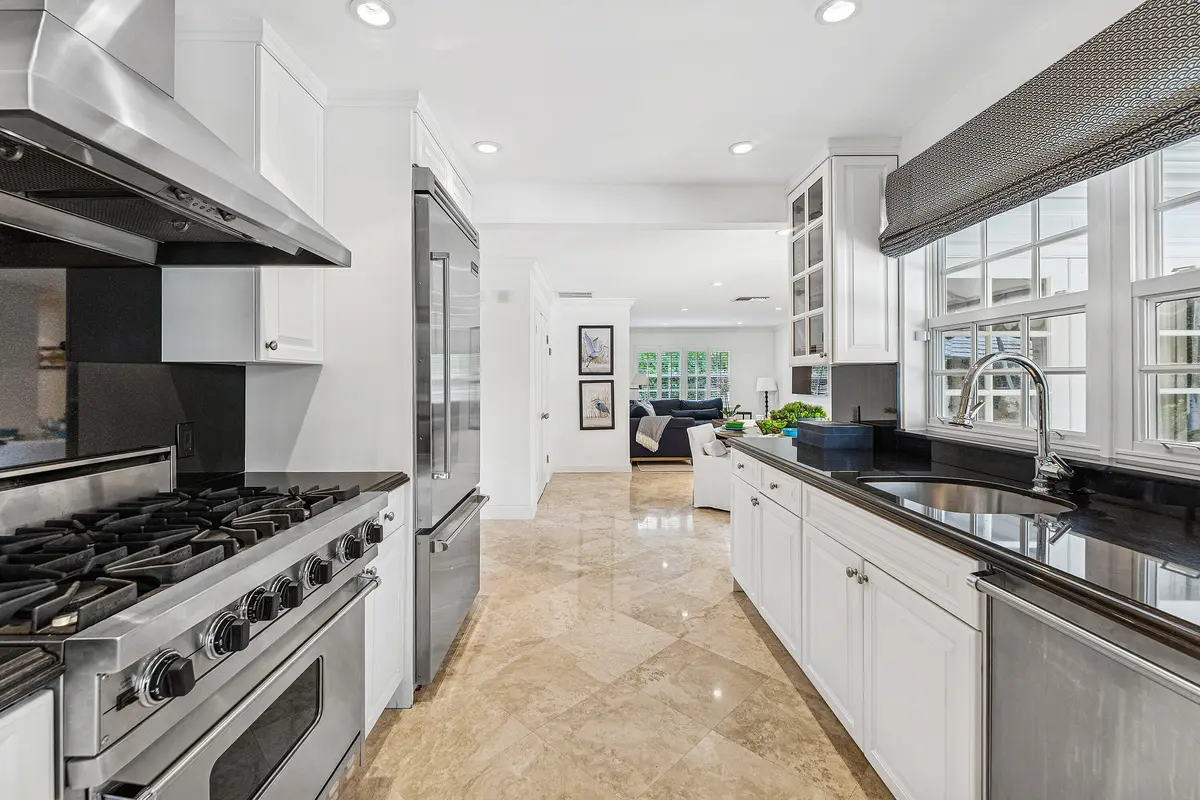 012-230OnondagaAvenue-PalmBeach-FL-33480 at 230 Onondaga Avenue, Palm Beach
