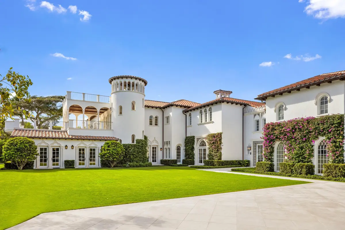 Front of House at 800 S County Road, Palm Beach