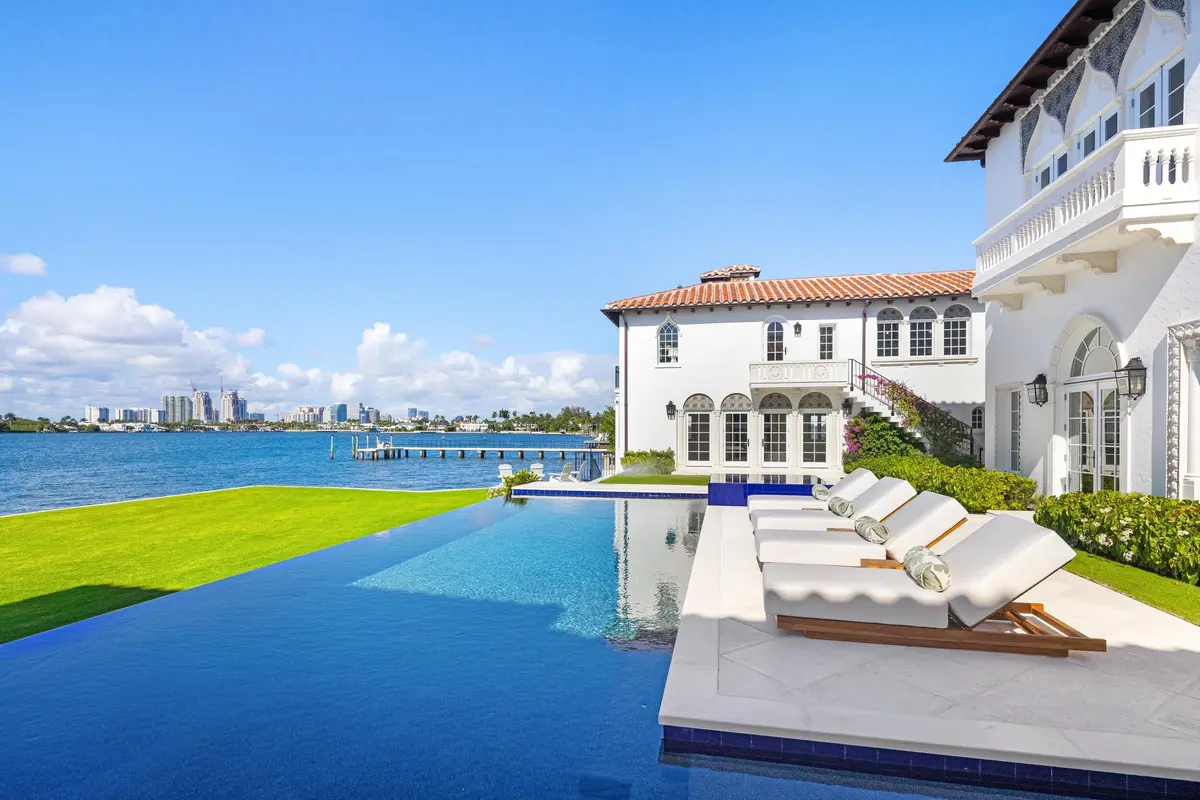 Pool at 800 S County Road, Palm Beach