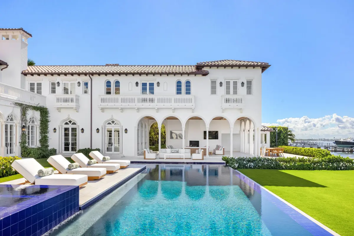 Pool at 800 S County Road, Palm Beach