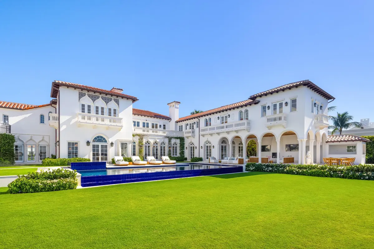 Waterfront Lawn to House at 800 S County Road, Palm Beach