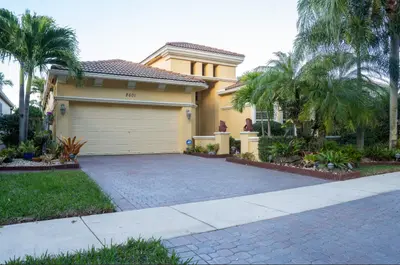 8601 Via Grande, Wellington – Single Family Residence for sale