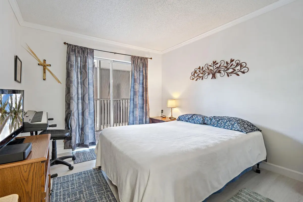 1516 S Lakeside Dr 207-2 at 1516 S Lakeside Drive 207, Lake Worth Beach