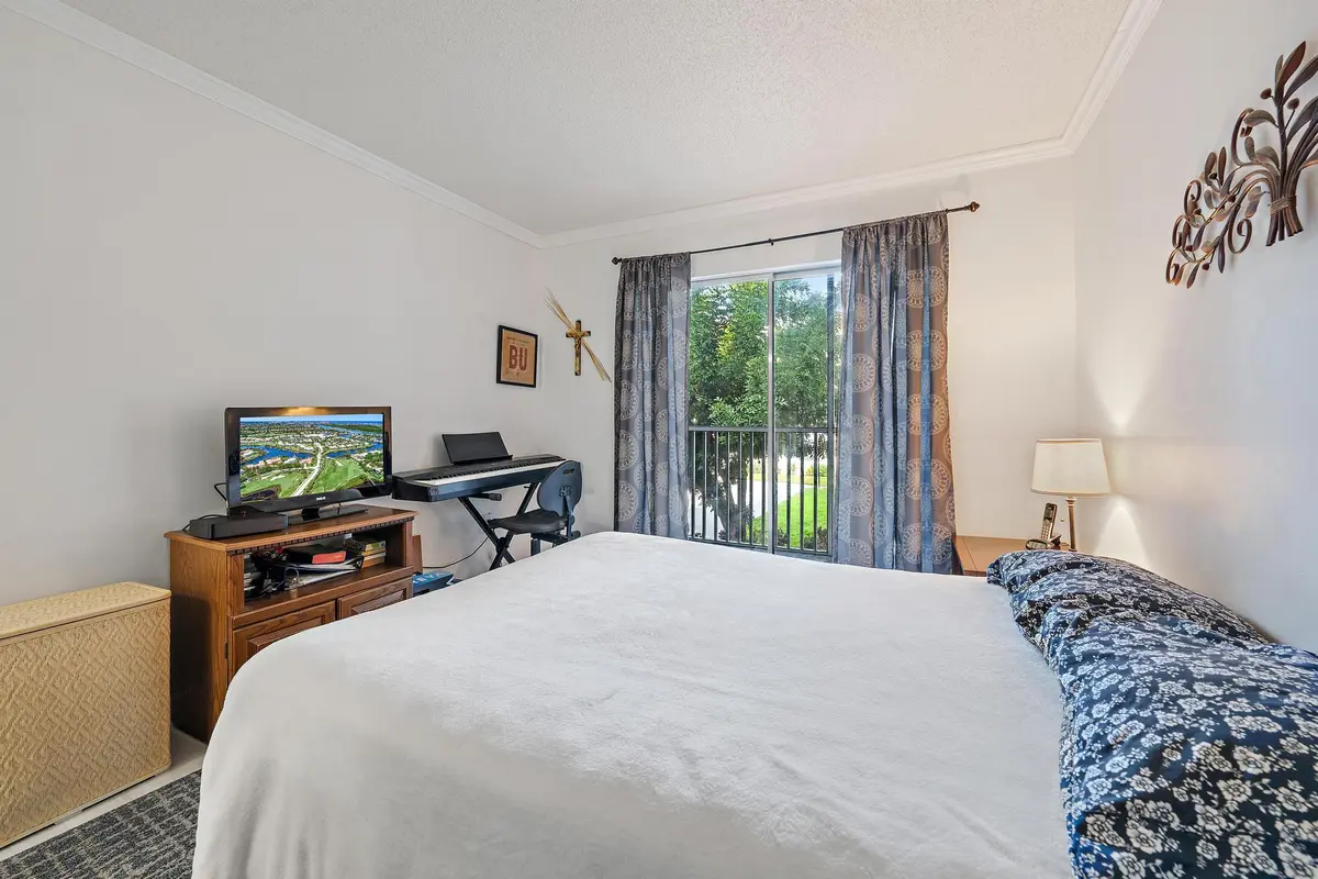 1516 S Lakeside Dr 207-3 at 1516 S Lakeside Drive 207, Lake Worth Beach