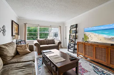 1516 S Lakeside Drive 207, Lake Worth Beach – Condominium for sale