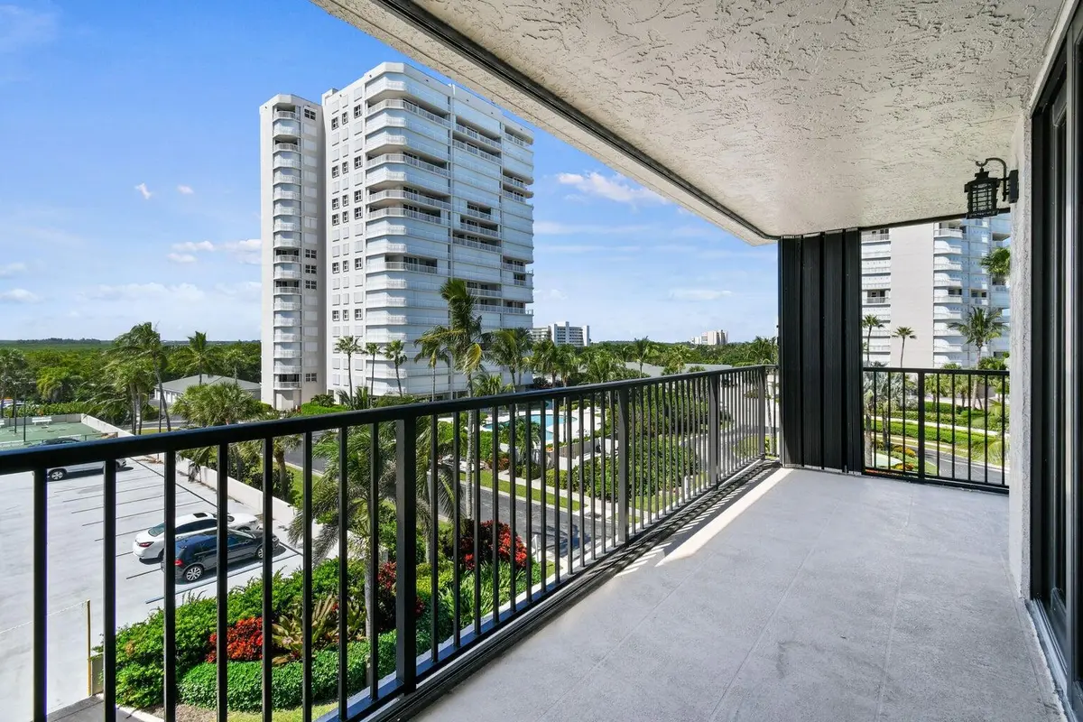 Corner Balcony at 5047 N Highway A1a 404, Hutchinson Island